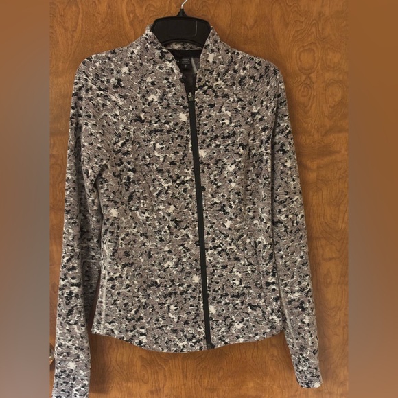 Athleta Jacket Xsmall - Salutation color meadow- decadent chocolate- yoga ect - Picture 3 of 6